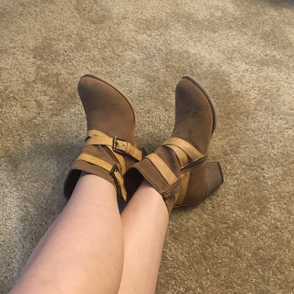 JustFab Justina Strappy Boots - Picture 4 of 8